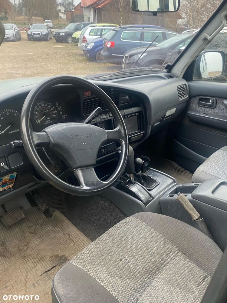Toyota Land Cruiser - 4