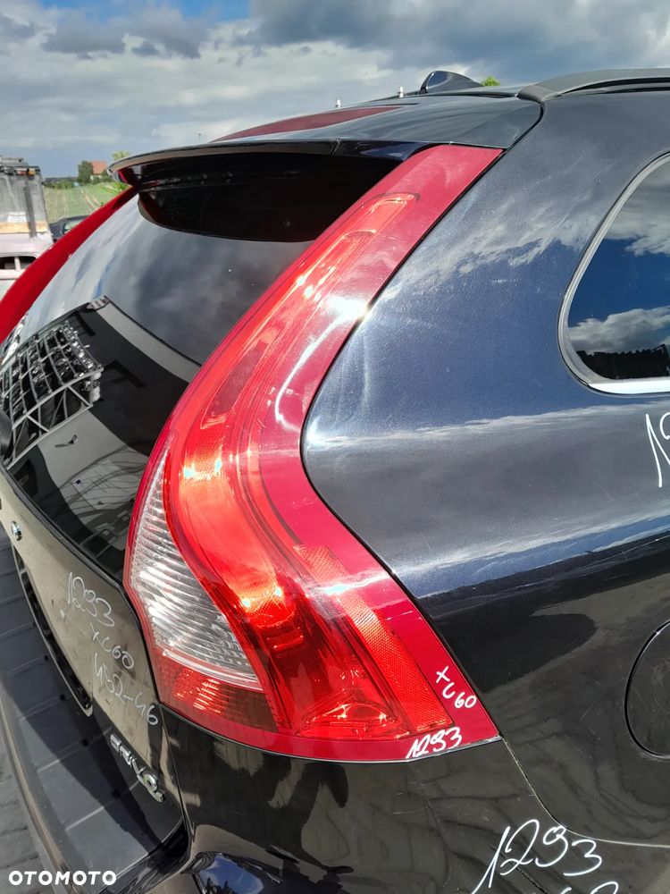 VOLVO XC60 LAMPA TYLNA PRAWA W BŁOTNIK - 2