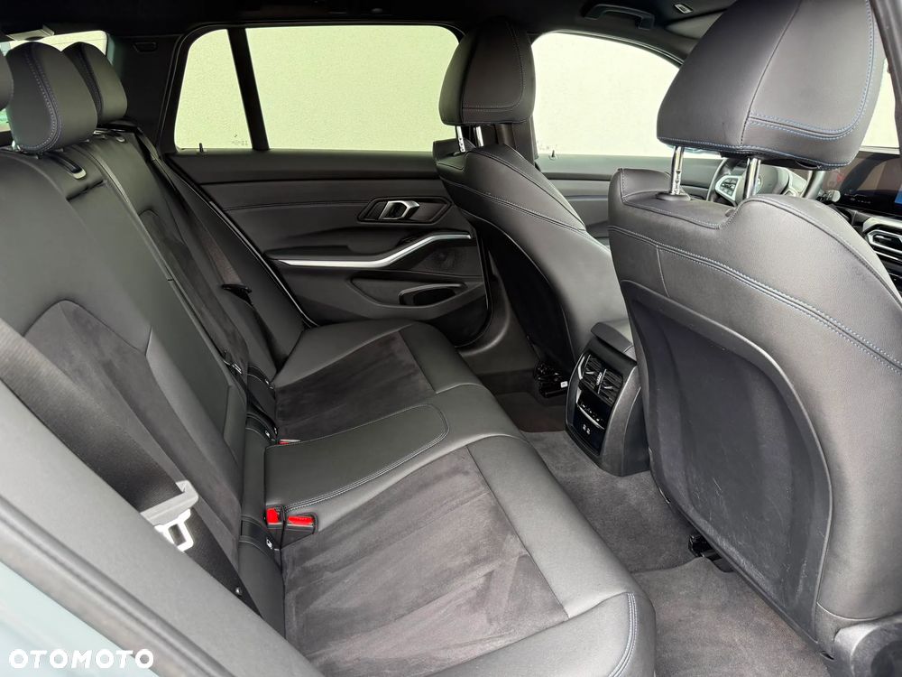 BMW Seria 3 320d xDrive Edition M Sport Shadow - 11