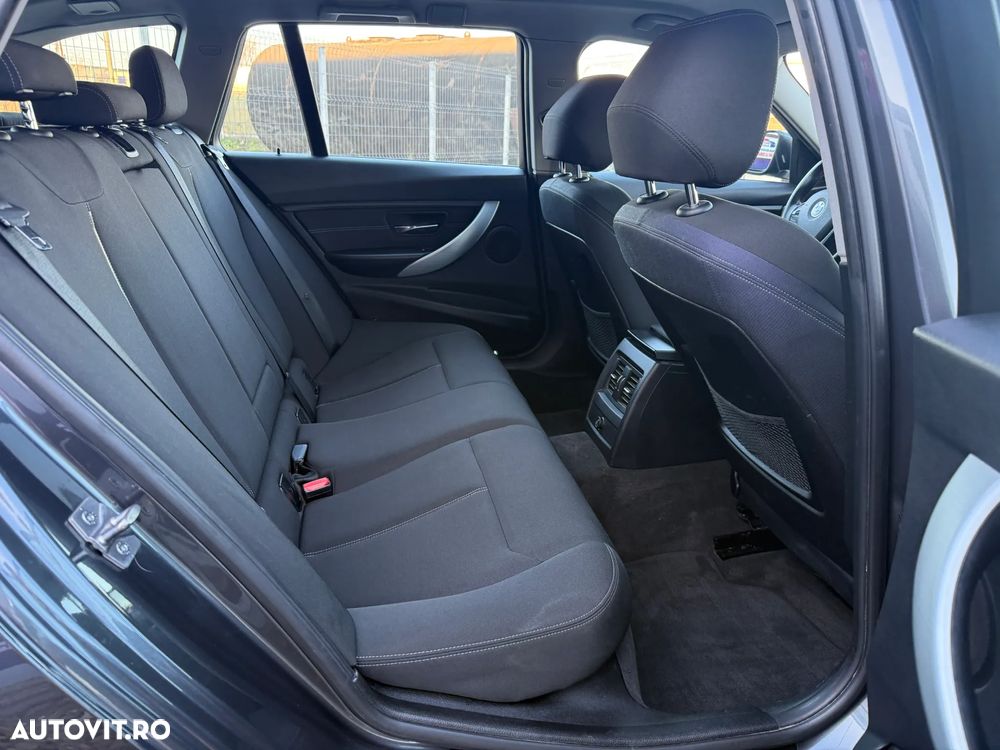 BMW Seria 3 320d Touring Aut. Blue Performance Sport Line - 11