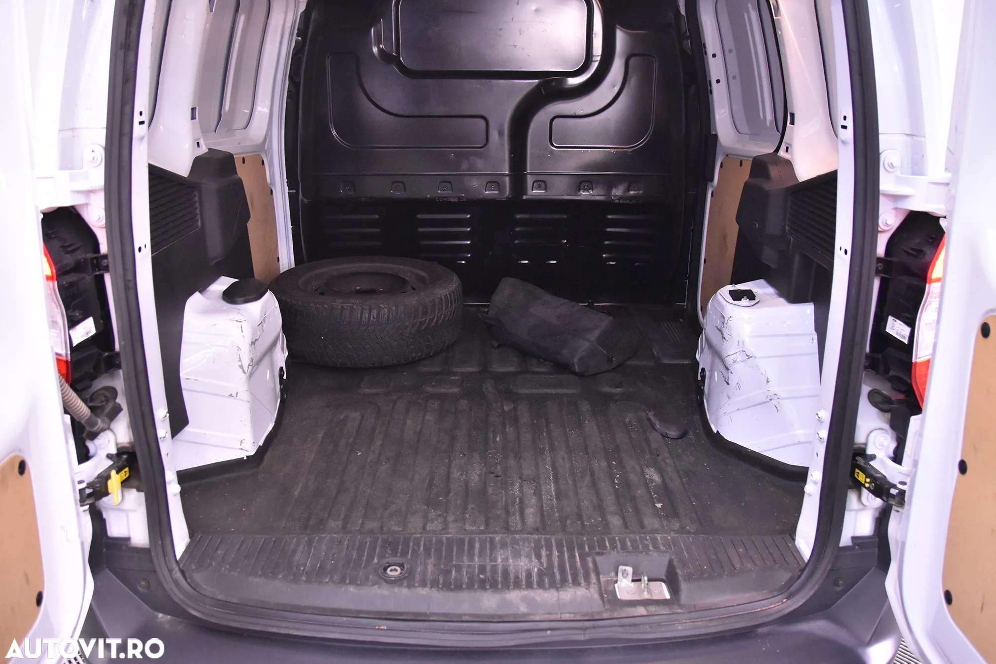 Ford Transit Custom Courier - 17