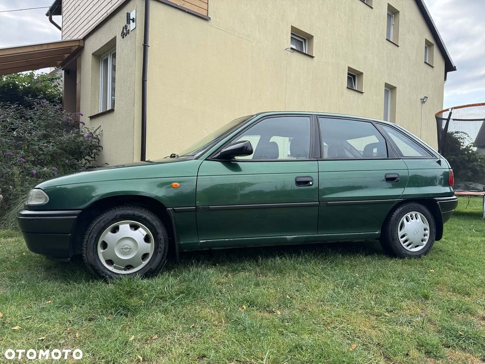 Opel Astra 1.6 - 11