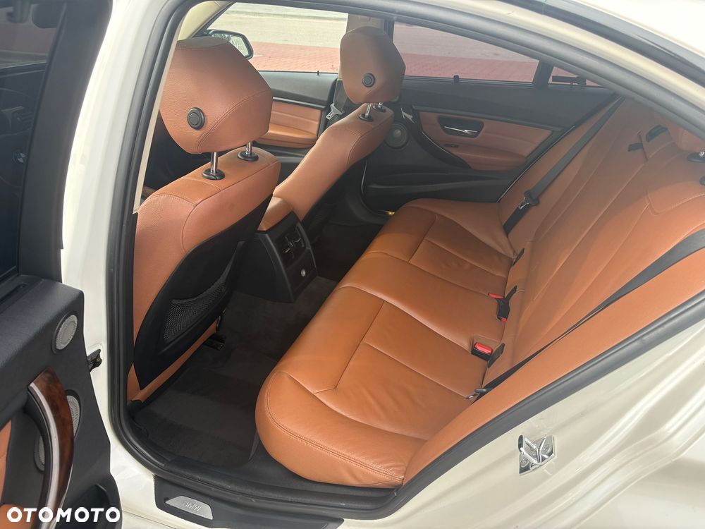BMW Seria 3 328i Luxury Line - 10