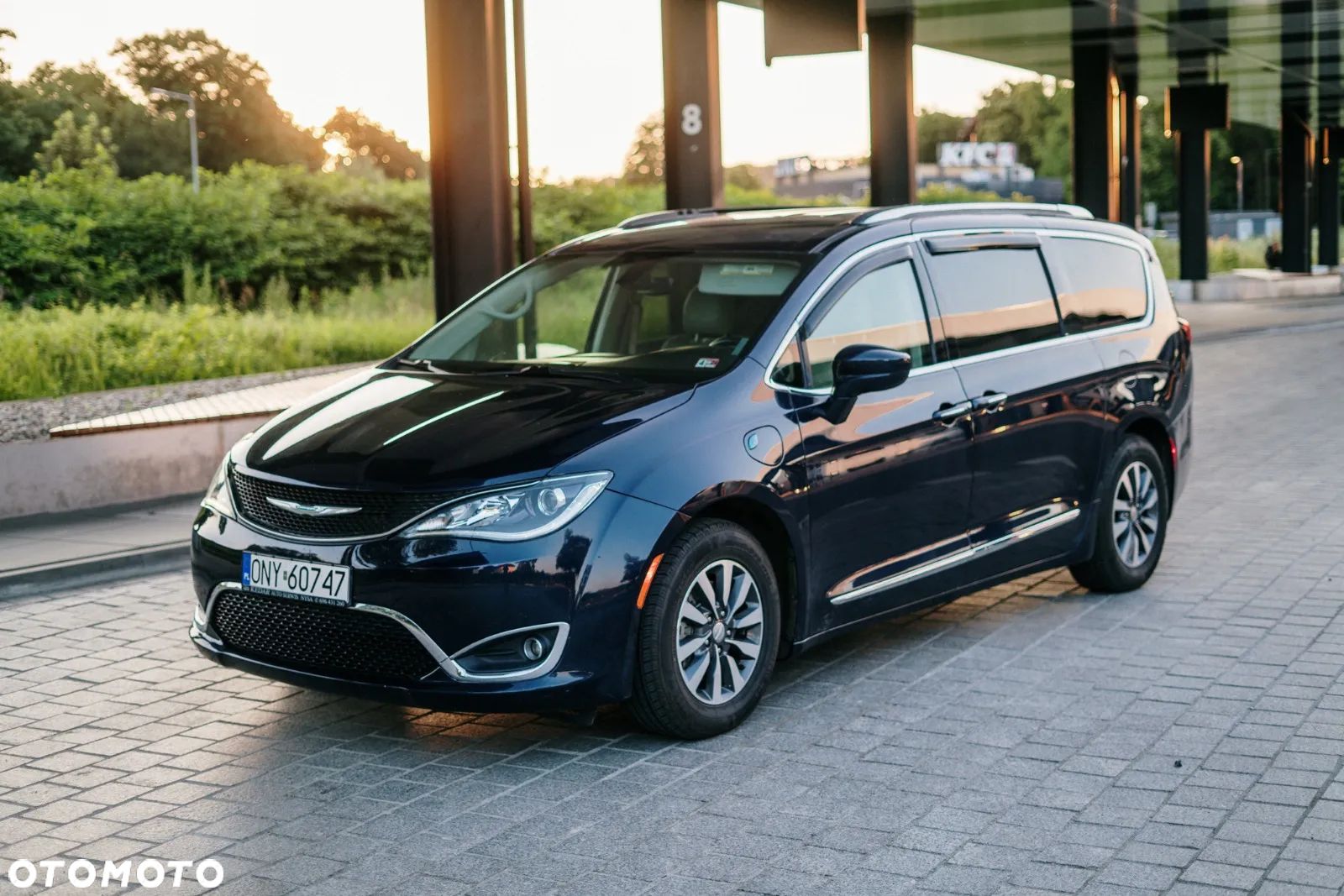 Chrysler Pacifica - 1