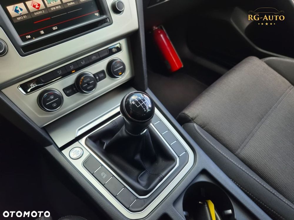 Volkswagen Passat - 34