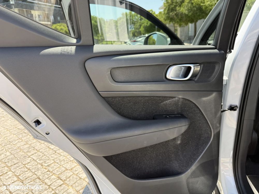 Volvo XC 40 T5 Twin Engine DKG Momentum Pro - 17