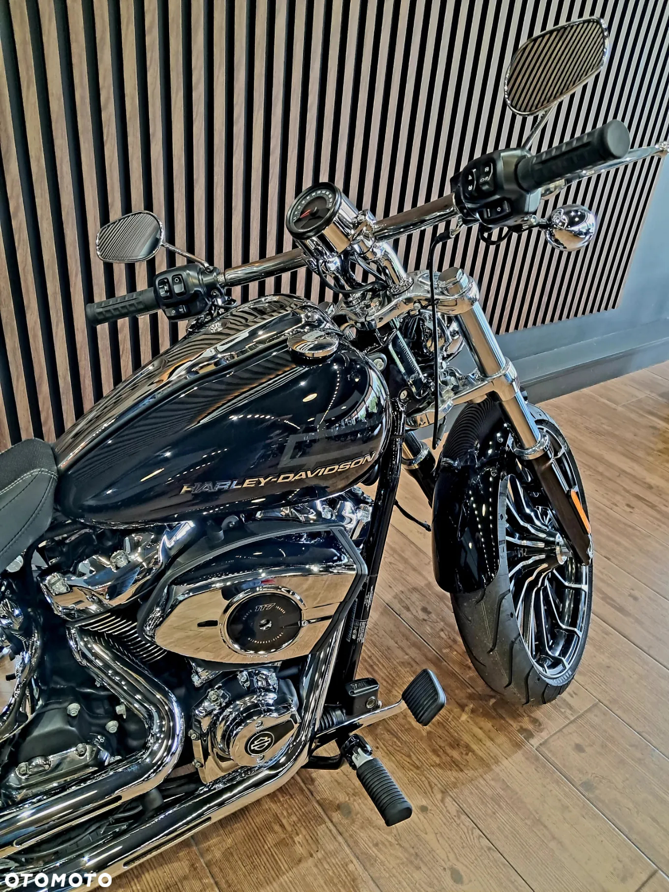 Harley-Davidson Softail Breakout - 7