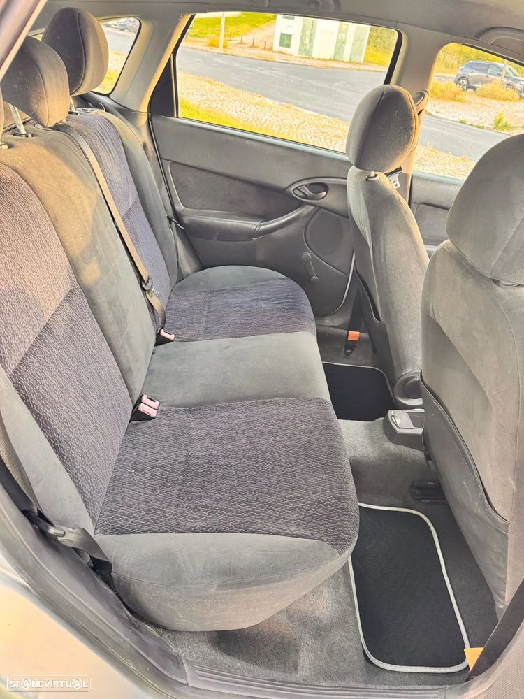 Ford Focus 1.4 Ambiente - 6