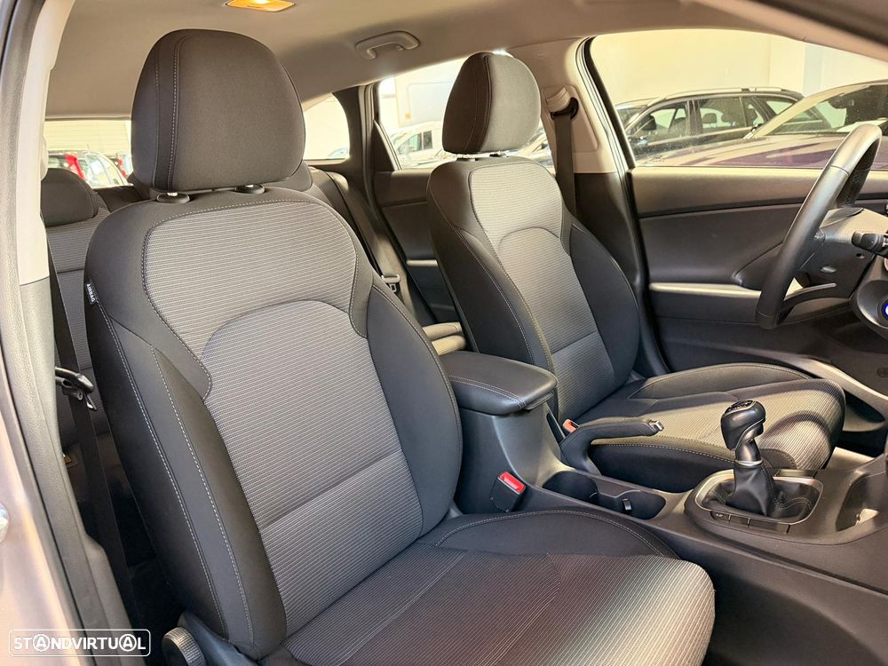 Hyundai i30 1.6 CRDI Comfort+Navi - 25