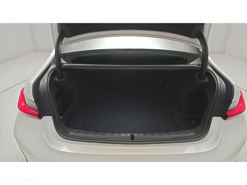 BMW Seria 3 320d xDrive mHEV M Sport - 24