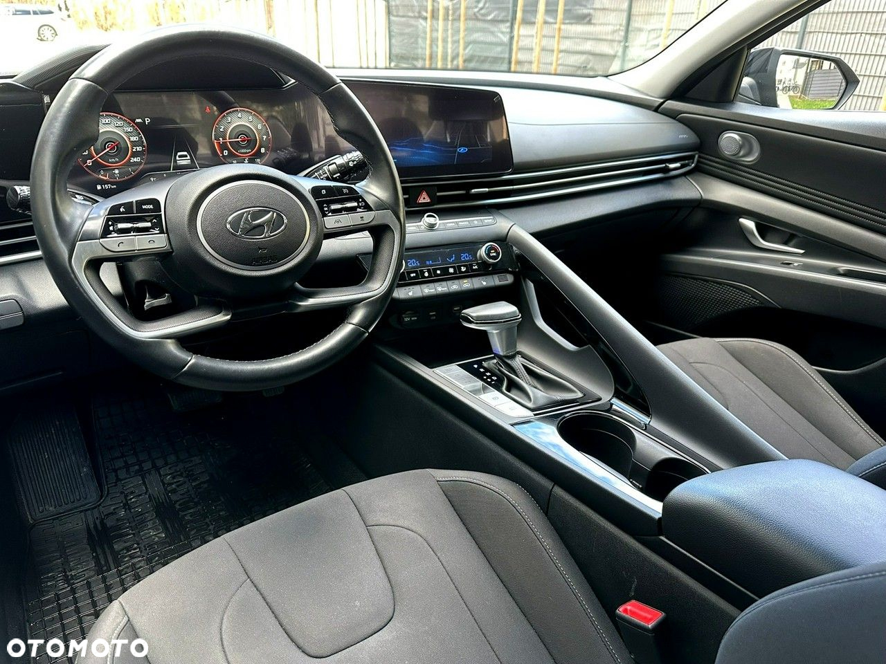 Hyundai Elantra 1.6 Executive CVT - 24