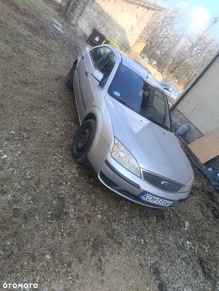 Ford Mondeo 1.8 Ambiente - 2