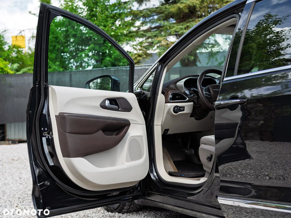 Chrysler Pacifica - 10
