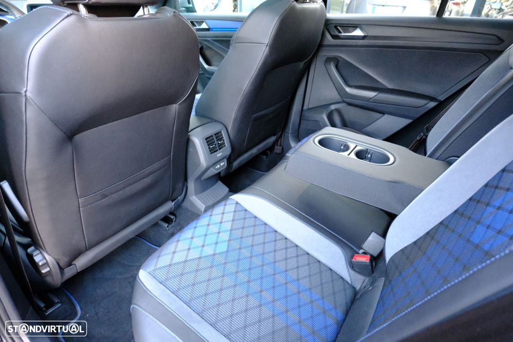 VW T-Roc R 2.0 TSI 4M DSG - 13