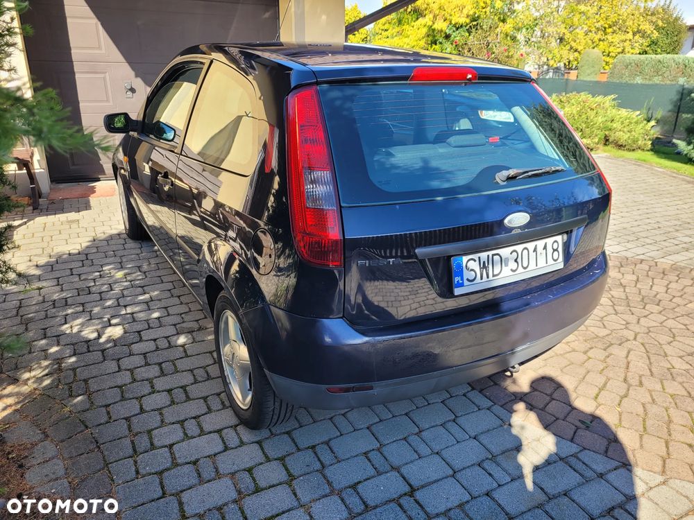Ford Fiesta 2004 photo 4