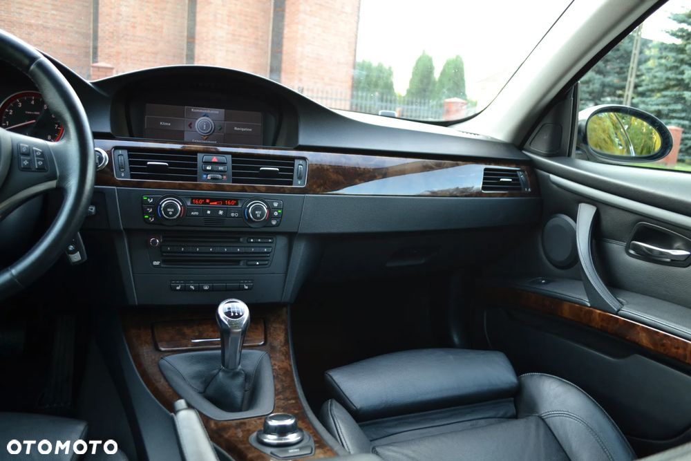 BMW Seria 3 325i - 29