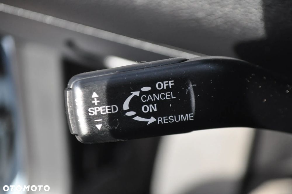 Volkswagen Passat Variant 2.0 TDI BlueMotion Technology DPF Highline - 23