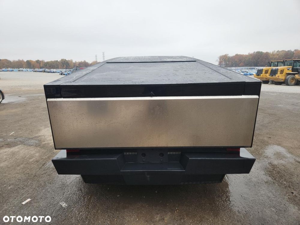 Tesla Cybertruck - 6