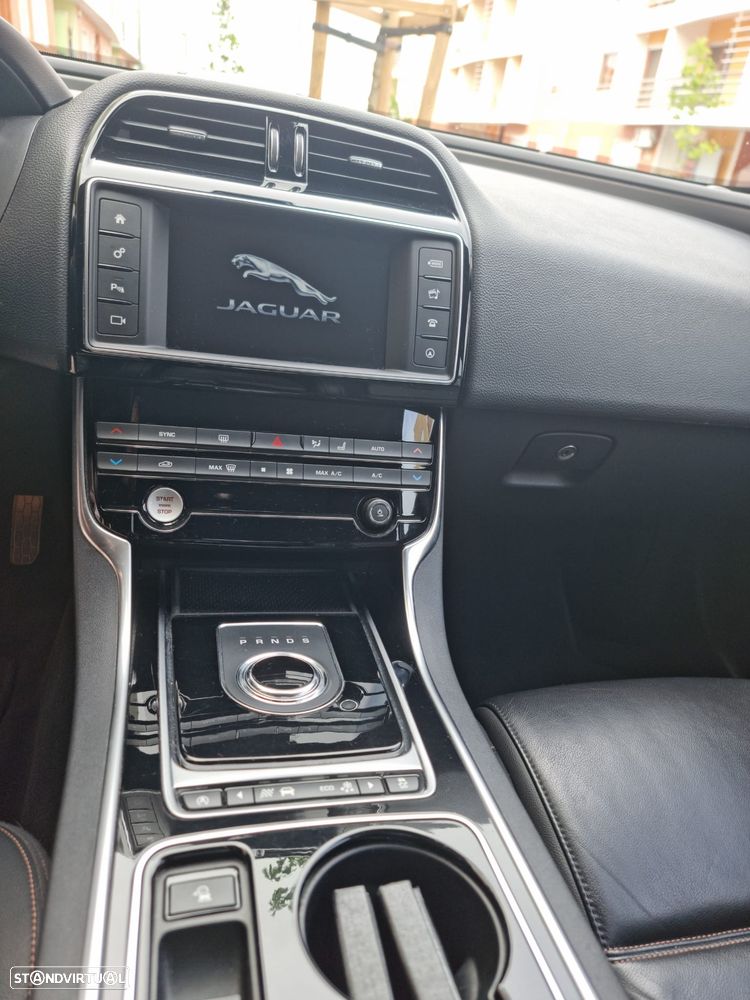 Jaguar XE 2.0 D Prestige Aut. - 7