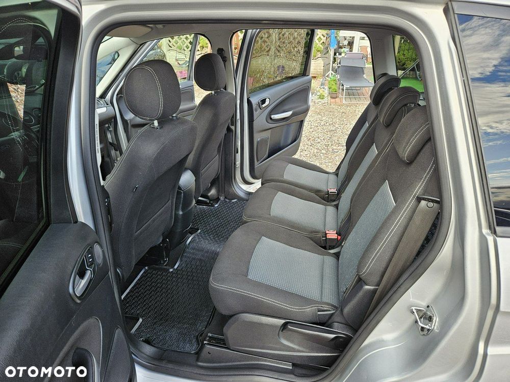 Ford S-Max - 9