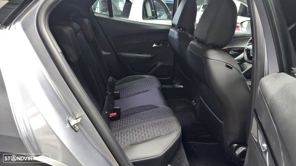 Peugeot e-2008 50 kWh Allure Pack - 29