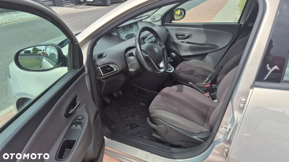 Lancia Ypsilon Y 1.2 8v Platinum - 9
