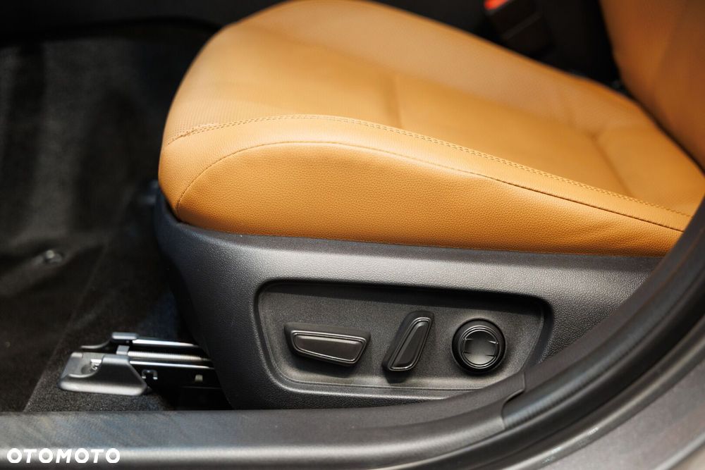 Toyota Camry - 33