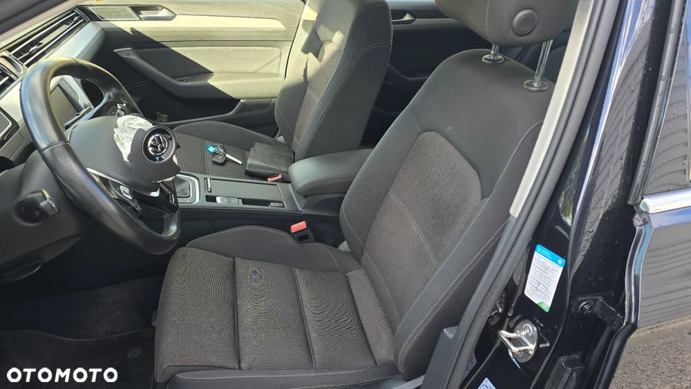 Volkswagen Passat - 20