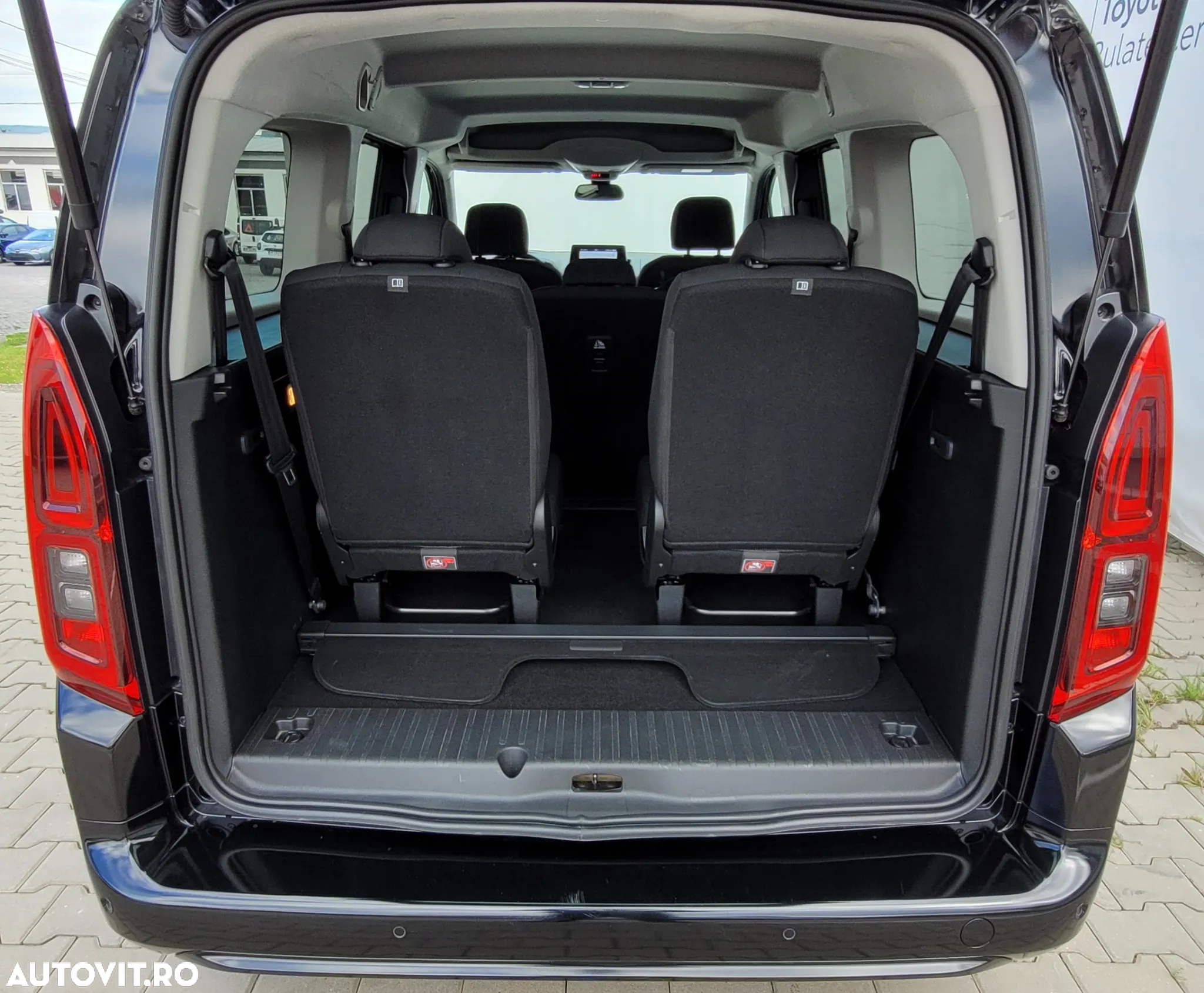 Toyota Proace City Verso Electric 100KW/136 CP 50KWH L2H1 6+1 Family+ - 36
