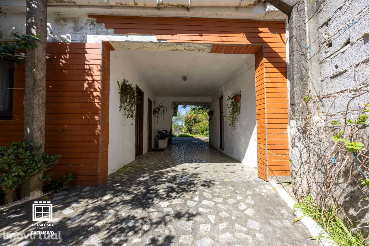 Moradia com duas habitações independentes em Lourosa - Exclusivo - Grande imagem: 2/44