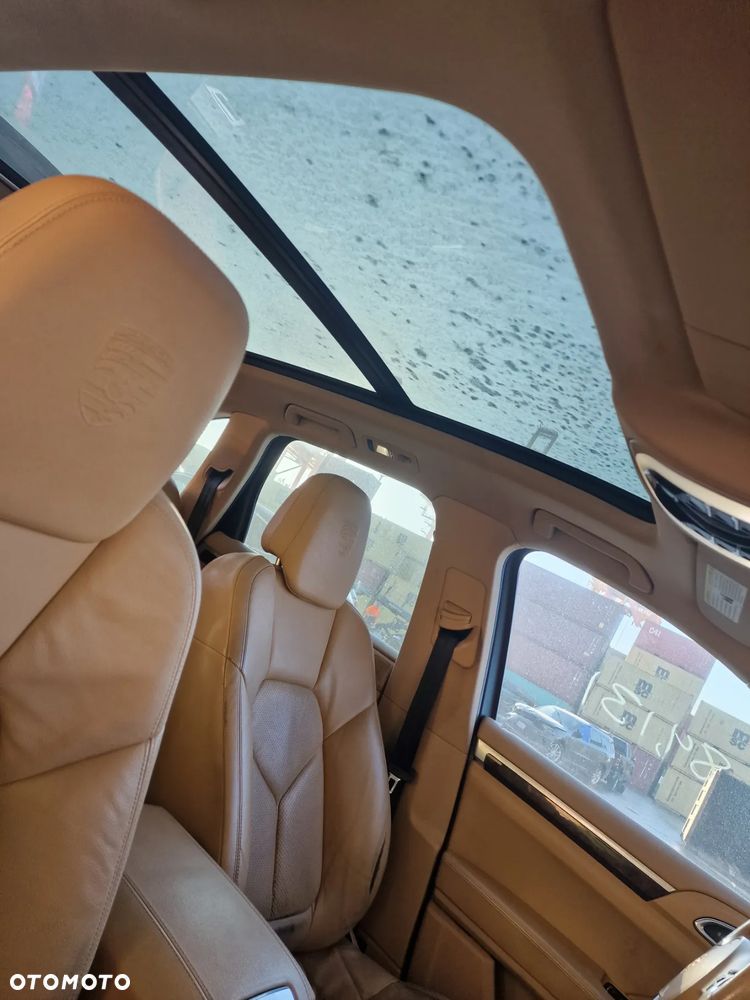 Porsche Cayenne - 8