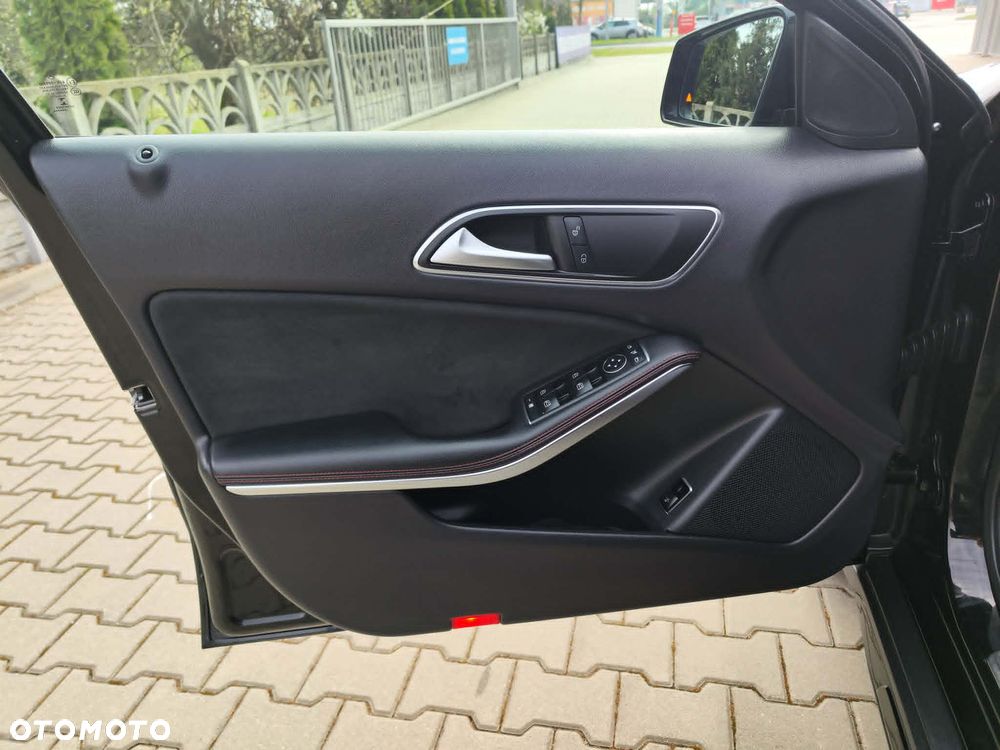 Mercedes-Benz GLA 180 d 7G-DCT AMG Line - 40