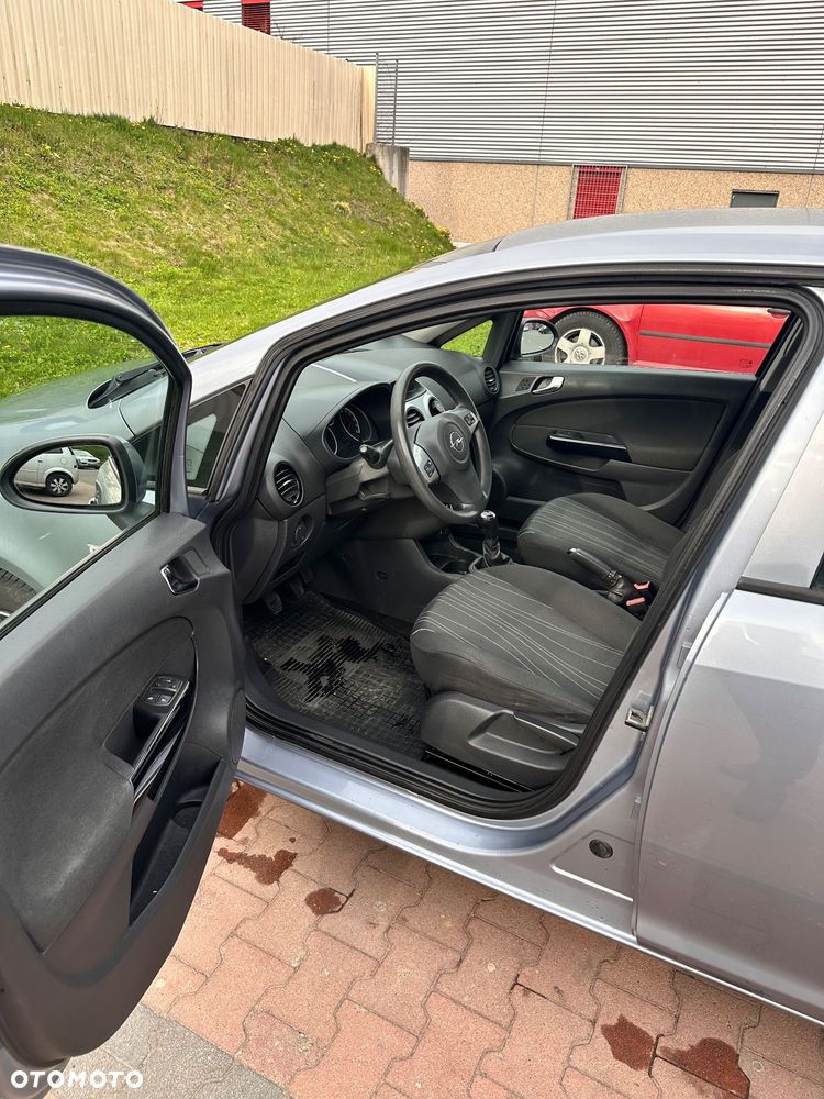 Opel Corsa 1.2 16V - 12