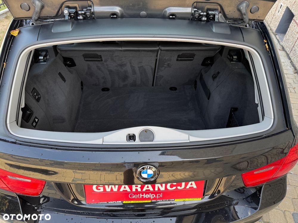 BMW Seria 3 320i Touring Edition Exclusive - 23