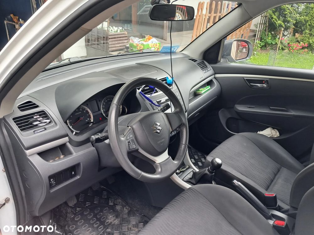 Suzuki Swift - 4