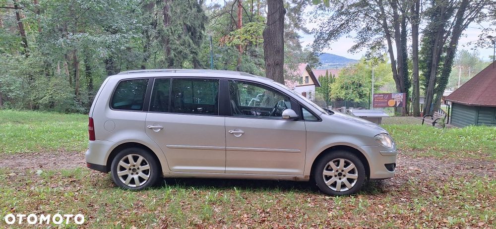 Volkswagen Touran - 4
