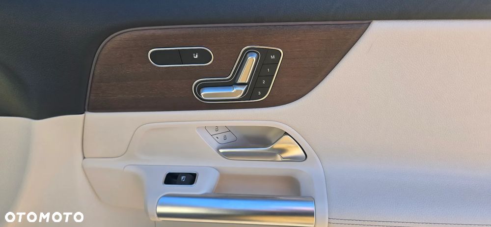 Mercedes-Benz GLA 250 4Matic 8G-DCT Progressive - 28