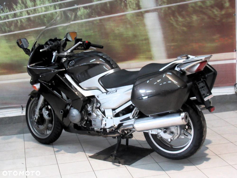 Yamaha FJR - 6