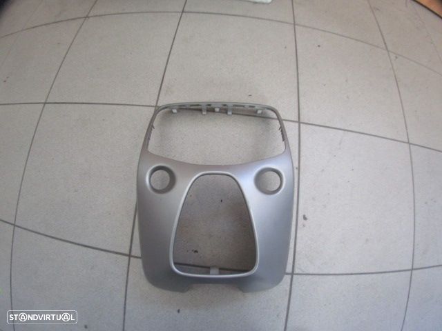 Grelha Friso 1389231X 554050H040 PEUGEOT 108 2014 1.0I 68 CV 3P BRANCO MEIO GRE RADIO E COMANDO DE SOFAGE CITROEN C1 B4 2018 1.0I 68CV 5P CINZENTO MEIO - 1