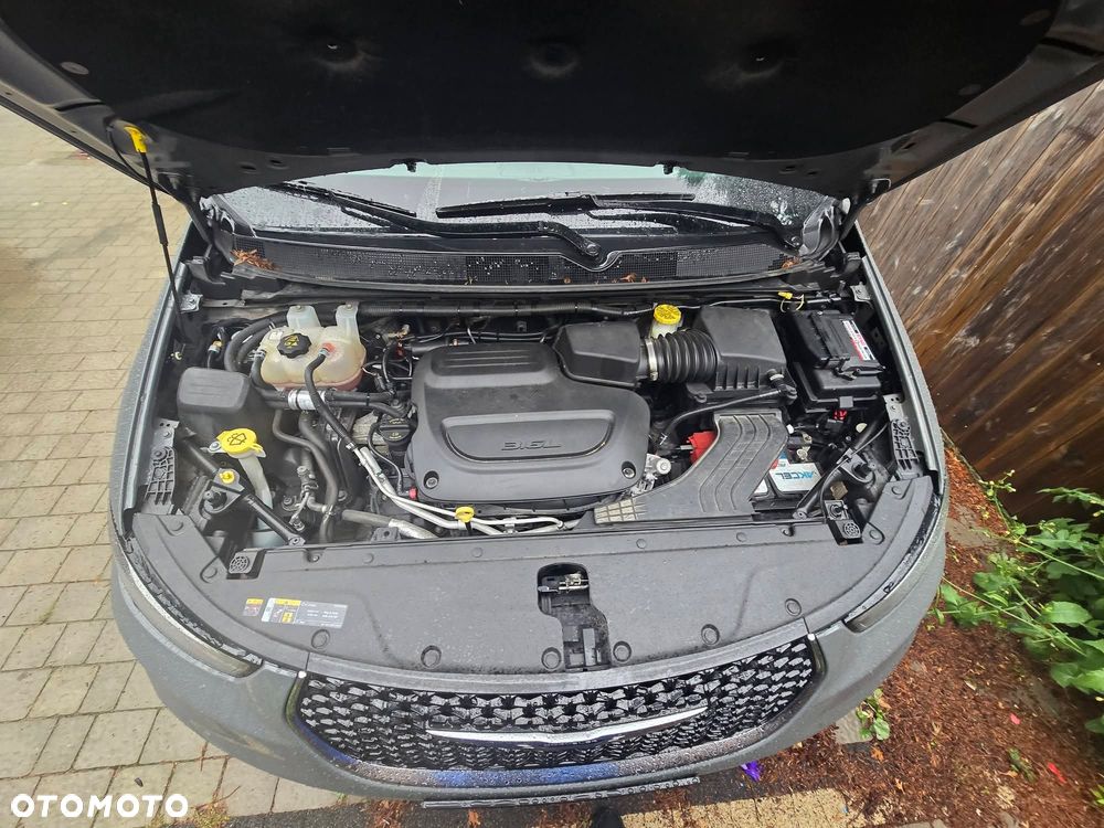 Chrysler Pacifica - 2