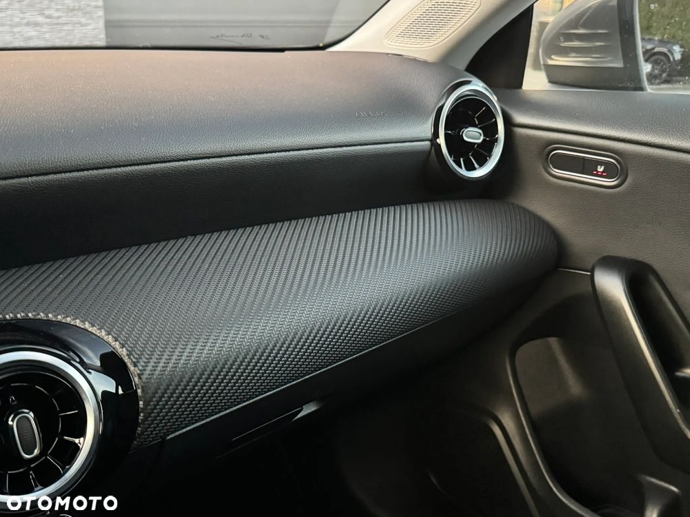 Mercedes-Benz CLA 200 Progressive 7G-DCT - 26