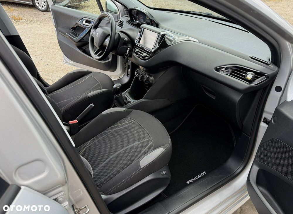 Peugeot 208 PureTech 82 Start & Stop Allure - 23