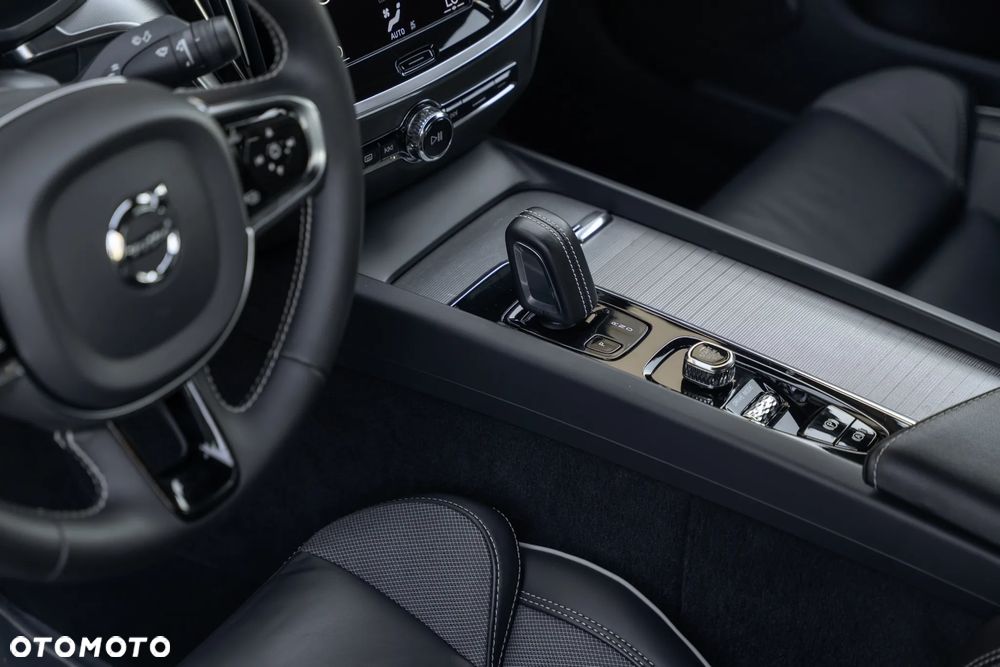 Volvo S60 B5 B AWD R-Design - 23