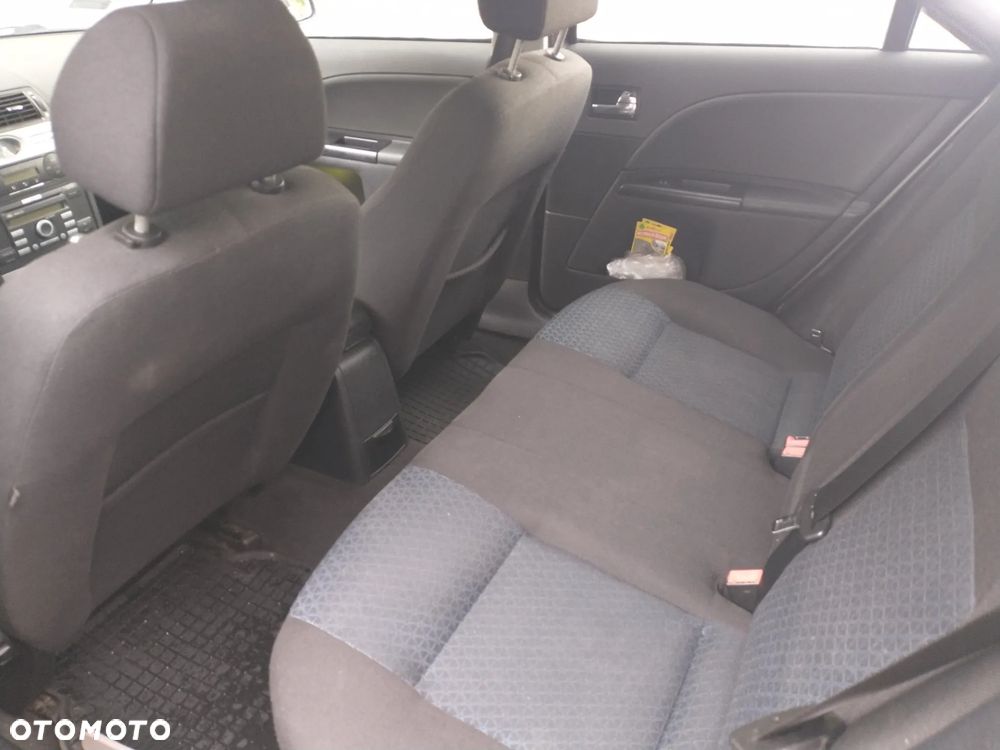 Ford Mondeo 2.0 TDCi Ghia - 8