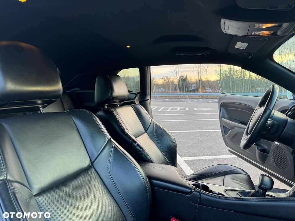 Dodge Challenger - 12