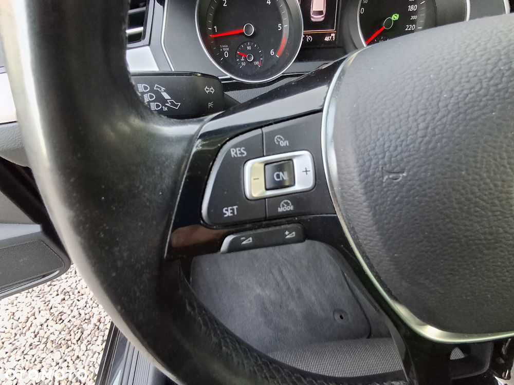 Volkswagen Passat - 16