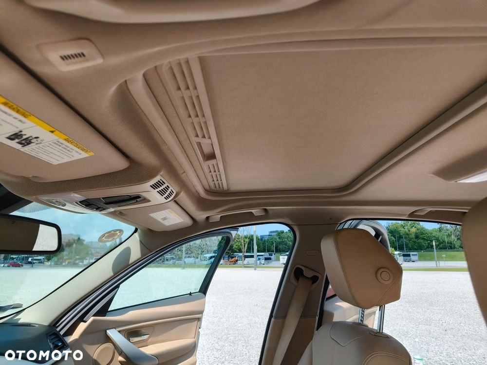 BMW Seria 3 328i xDrive - 38