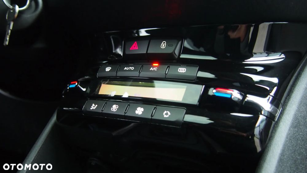 Peugeot 2008 1.2 Pure Tech Style S&S - 8
