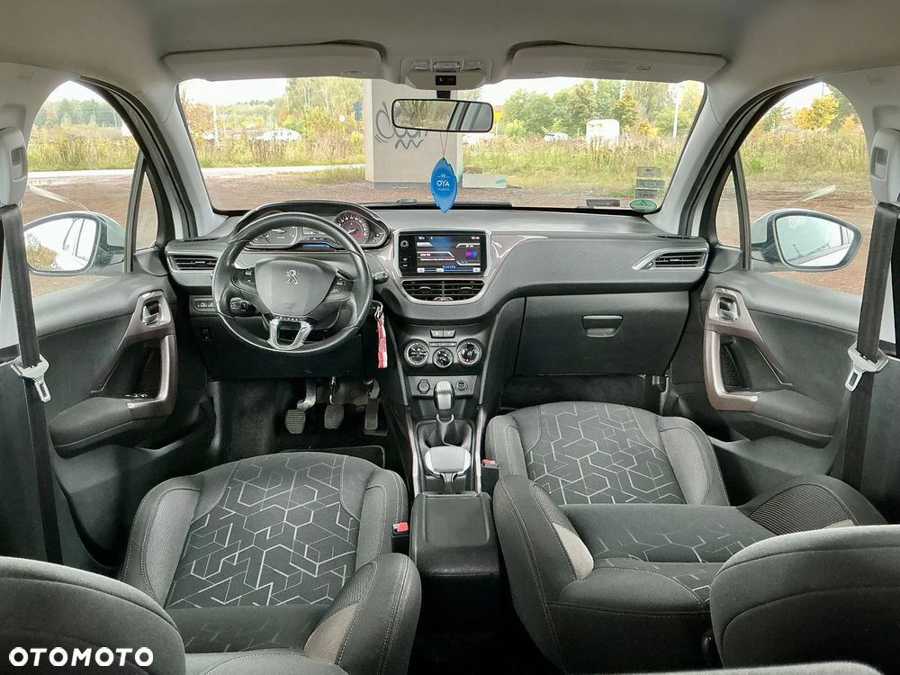 Peugeot 2008 1.6 e-HDi Allure S&S - 17