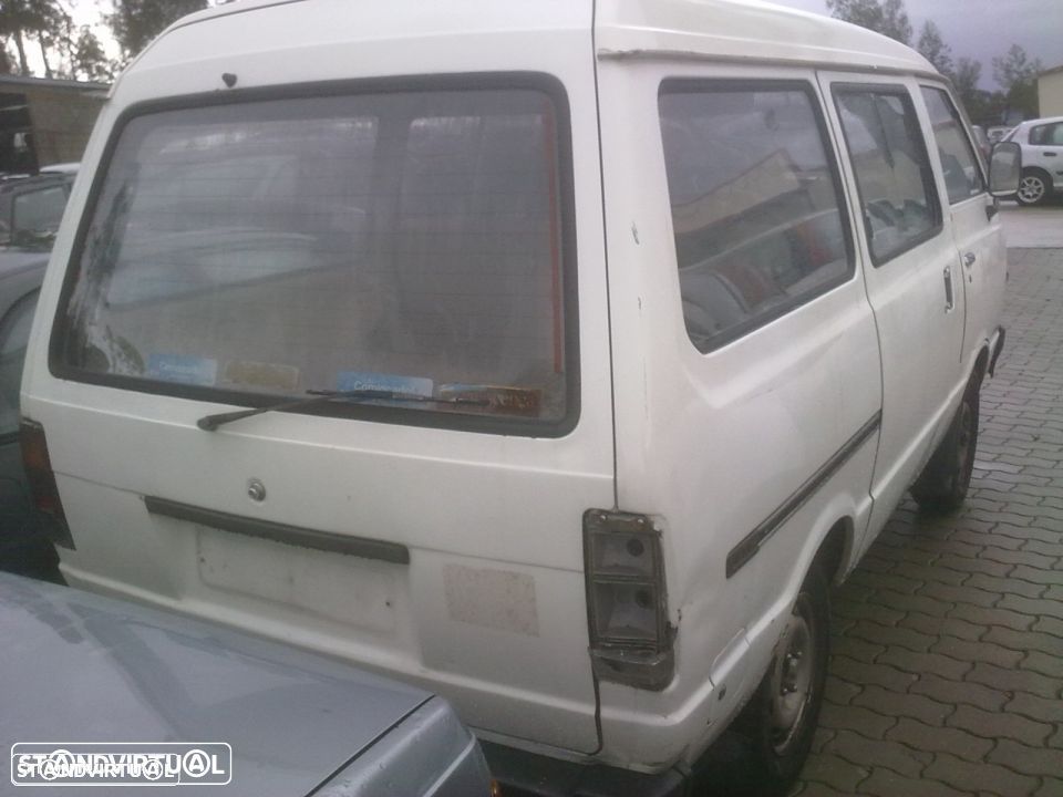 Traseira / Frente /Interior Nissan Vannete 89 - 2
